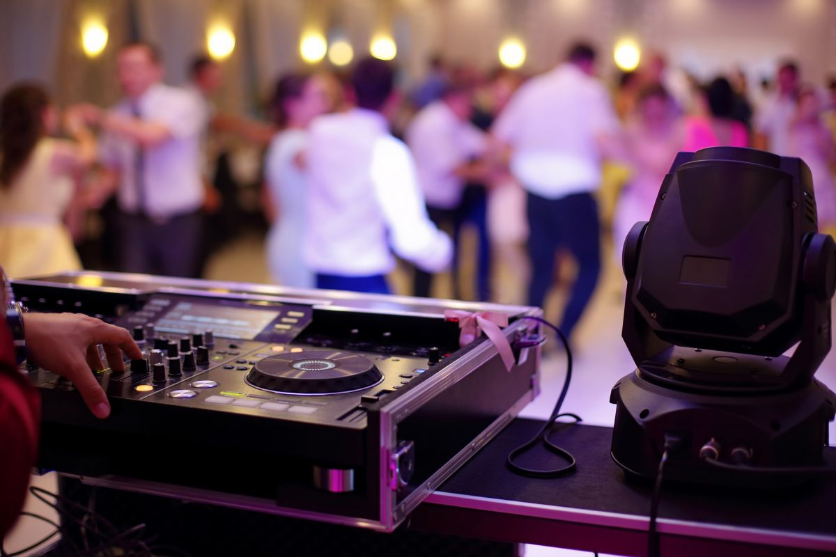 Régie DJ, sono et éclairage pour un mariage réussi !