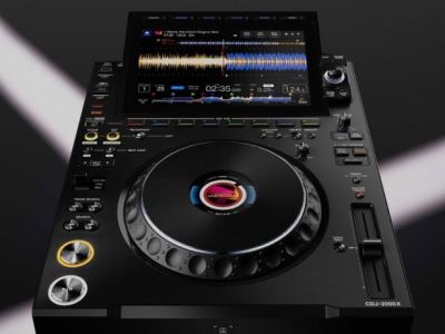 La toute nouvelle CDJ-3000X de @alphathetafrance est arrivée !!
Plus puissante, plus connectée, plus connectée, plus de liberté !
▪️Accès direct au Cloud et...