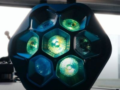 Envie d’un éclairage pour ton event ? 💡
La Soundboks Lightbox, c’est le produit qui transforme une simple soirée en vraie expérience ✨
👉 Lumière intense...